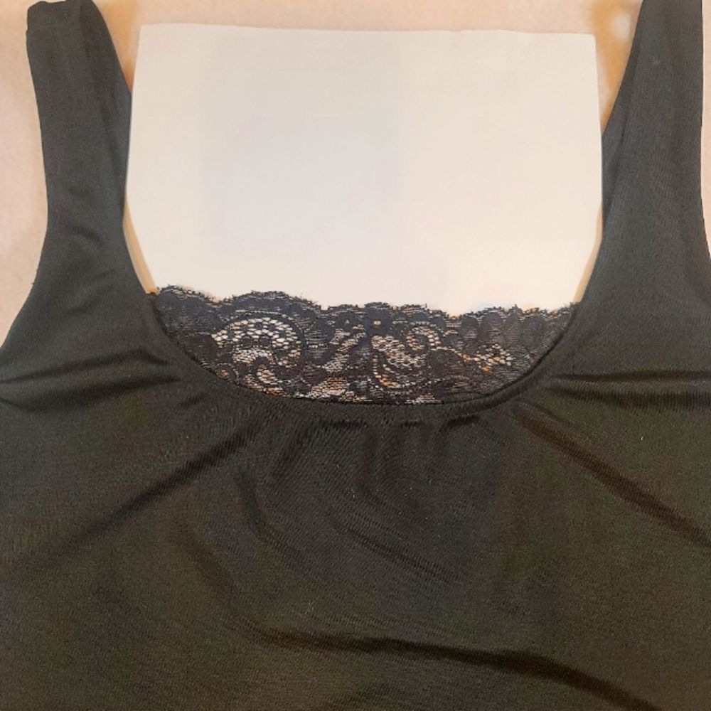 076. EUC ~ FELINA ~ Shaper Top ~  Lace Décolleté ~ Smooths and Holds ~ So Sexy!